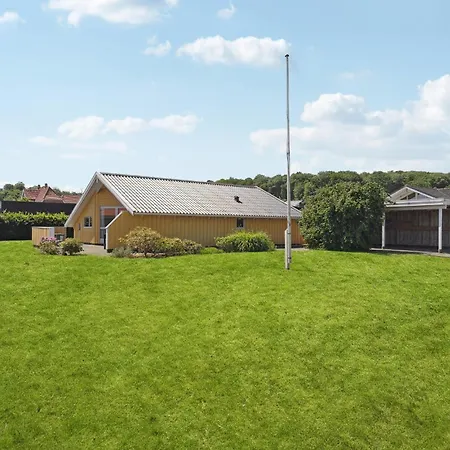Holiday home 3 Bedroom Cozy In *
